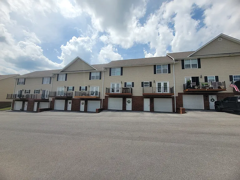 652 Grays Pointe Ct — Photo 24