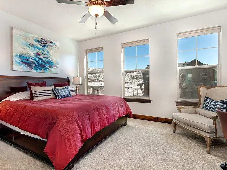 1051 W Abigail Dr — Photo 5