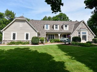 15150 Turnberry Dr, Brookfield, WI 53005