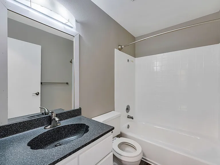 Country Club Villas — Photo 9