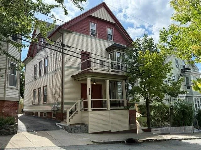 125 Pleasant St #1