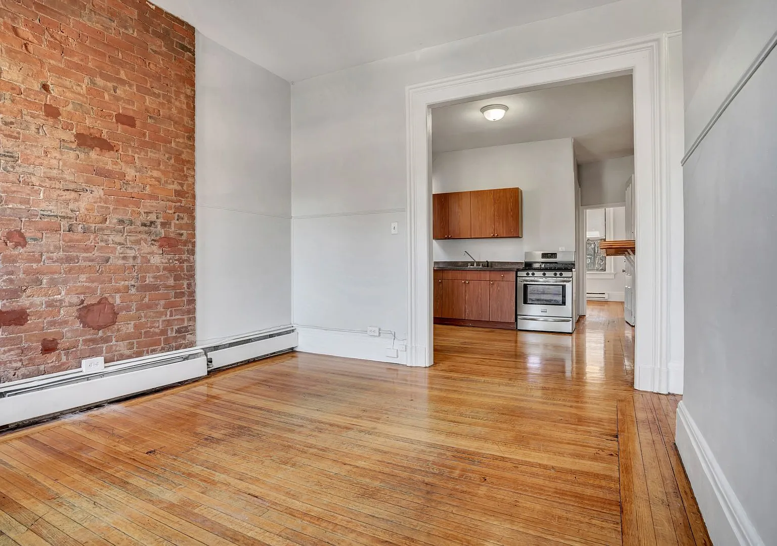 33-35 Howe Street — Photo 4
