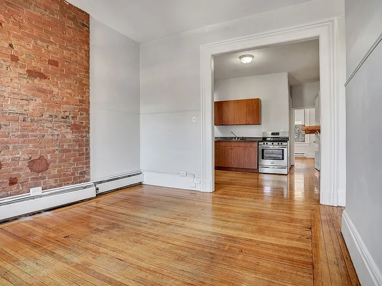 33 Howe St #35 — Photo 4