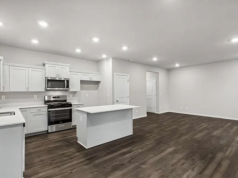 1561 SW Fielder Pl — Photo 7