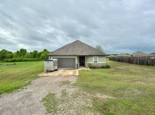 29261 Spur Cir, McLoud, OK 74851