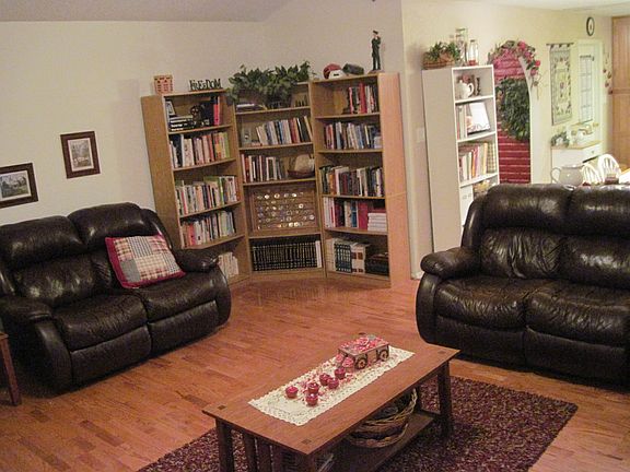 Family Room- facing Kitchen