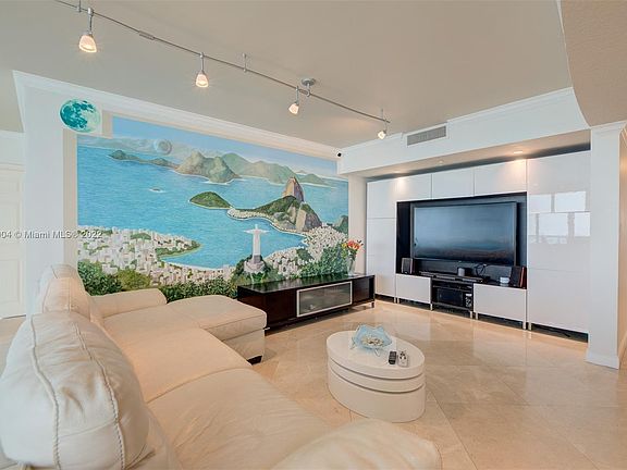 5th image of 1800 N Bayshore Dr APT 2701