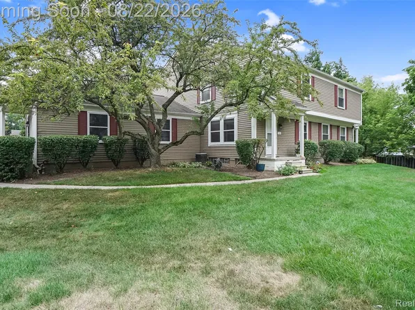 385 Neptune Dr, Walled Lake, MI 48390