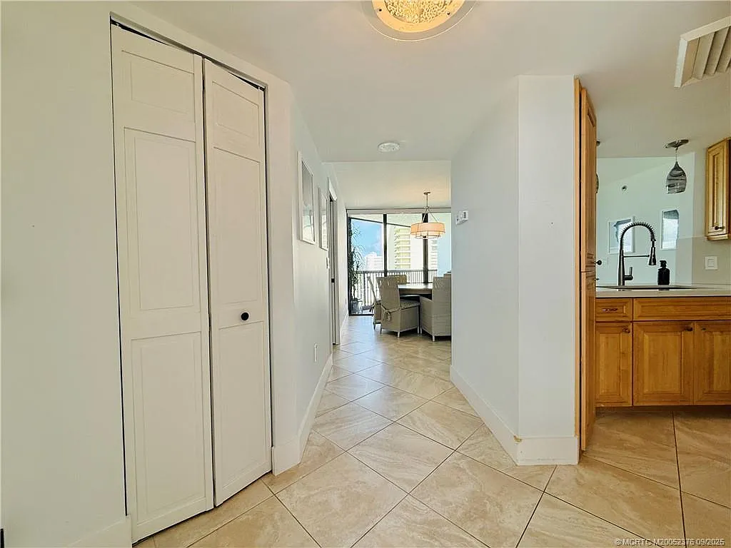3 bed, 2.0 bath, 1587 sqft, $6,500 — Photo 3