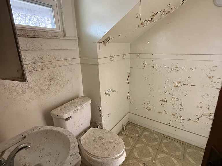 1334 N Edward St — Photo 26