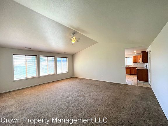 4th image of 2411 S Quincy Ct