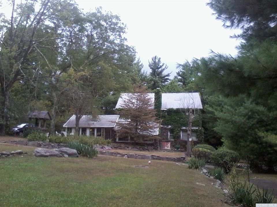 1st image of 22 Winter Clove Road Ext