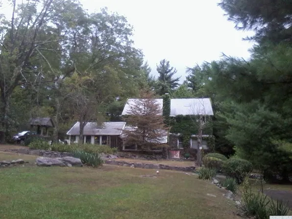 22 Winter Clove Road Ext, Round Top, NY 12473