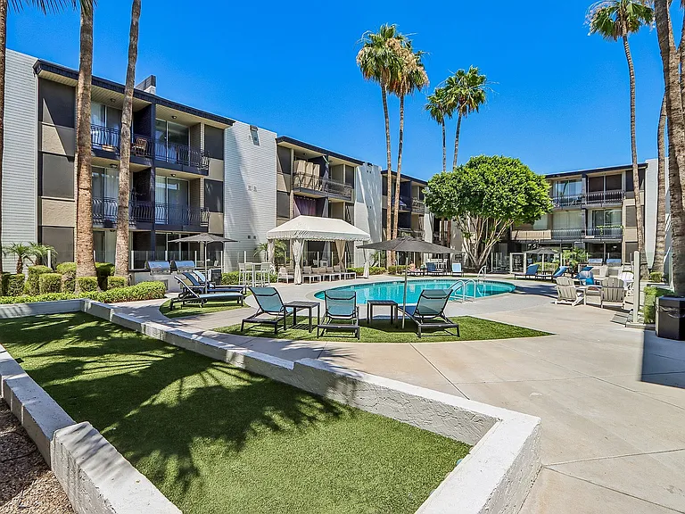 40-web-or-mls-N 7th Ave-0905-914