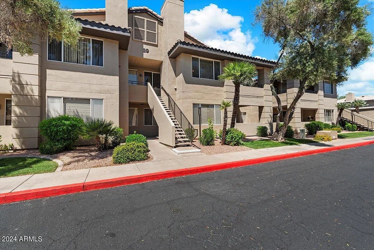 2 bed, 2.0 bath, 972 sqft, $1,850 — Photo 2