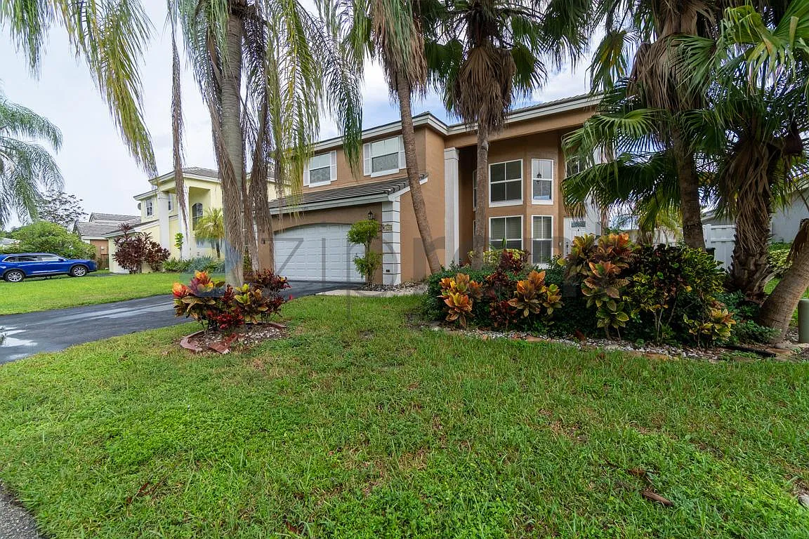 3 bed, 2.5 bath, 5192 sqft, $4,500 — Photo 2