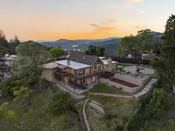 15605 Oakridge Ct, Morgan Hill, CA 95037