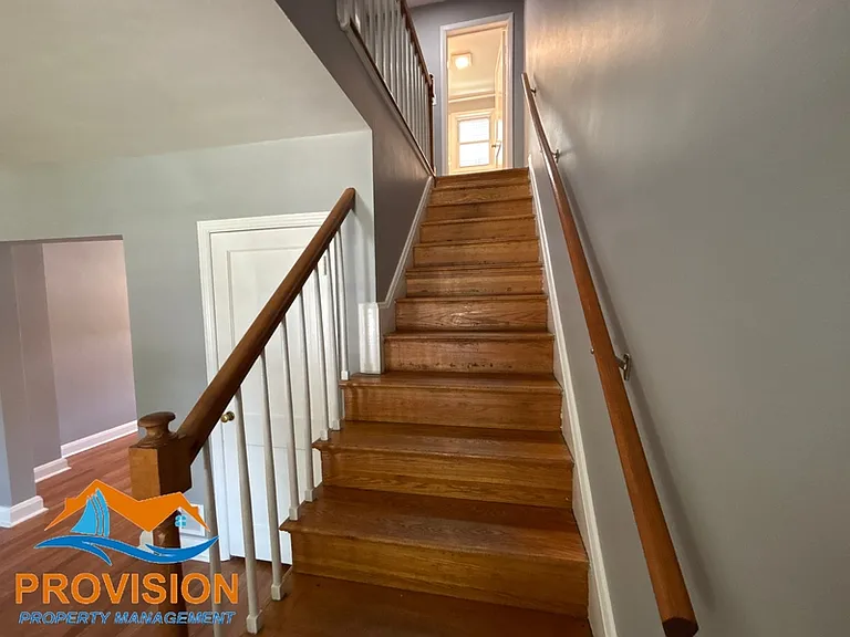 120 Kingston Rd — Photo 8
