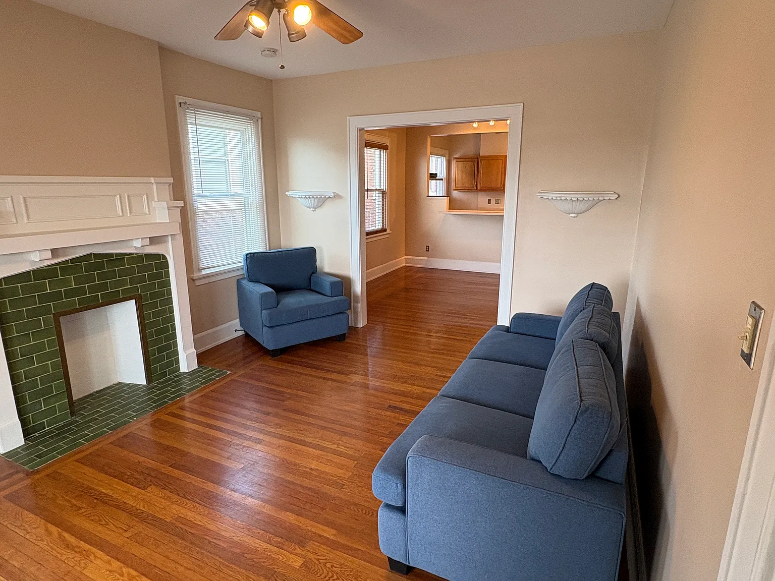 1 bed, 1000 sqft, $1,375 — Photo 2