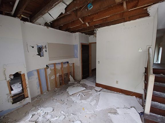 5th image of 1021 Salem Ave