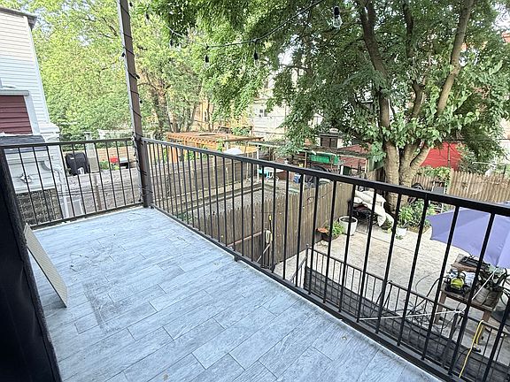 5th image of 114 Woodbine St #2R