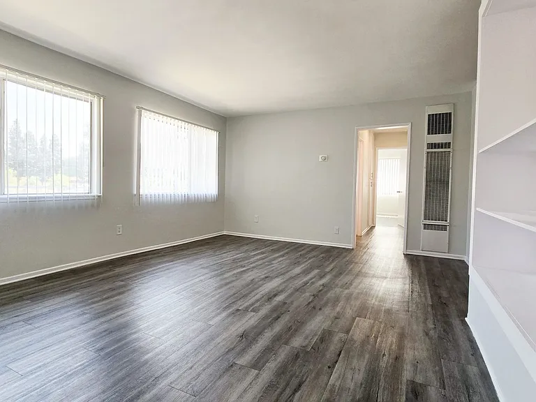 18400 Prairie Street — Photo 48