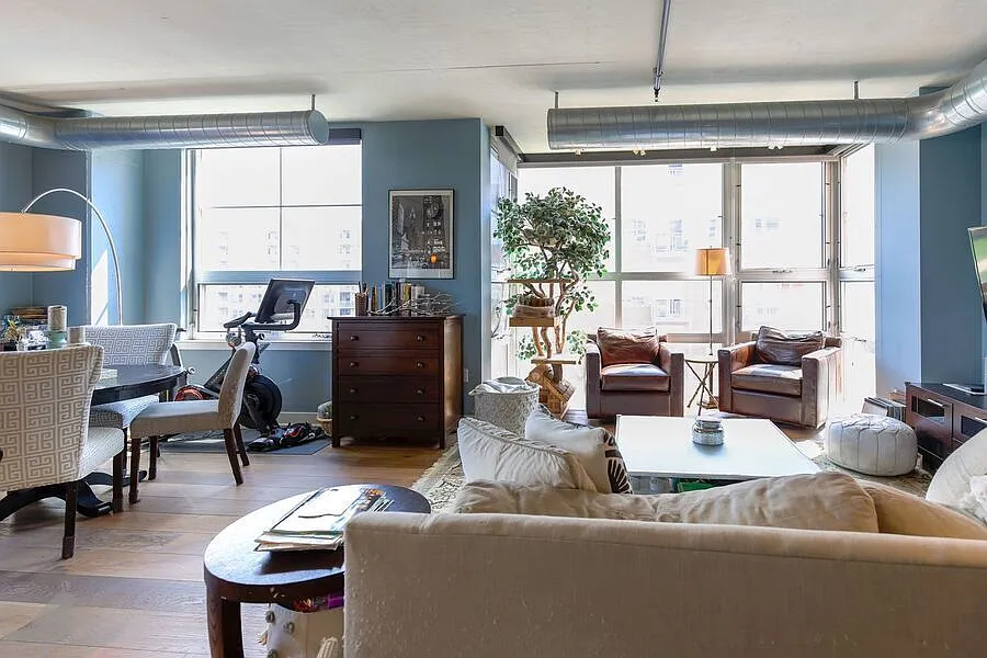 Stunning Two Bedroom Condo at Union Row! Parking Included! — Photo 1