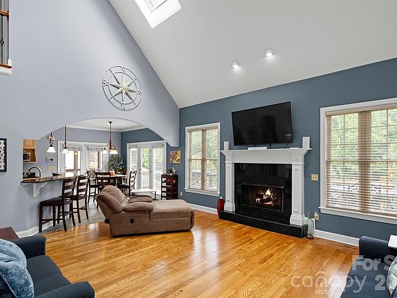 3rd image of 37 Stone House Rd