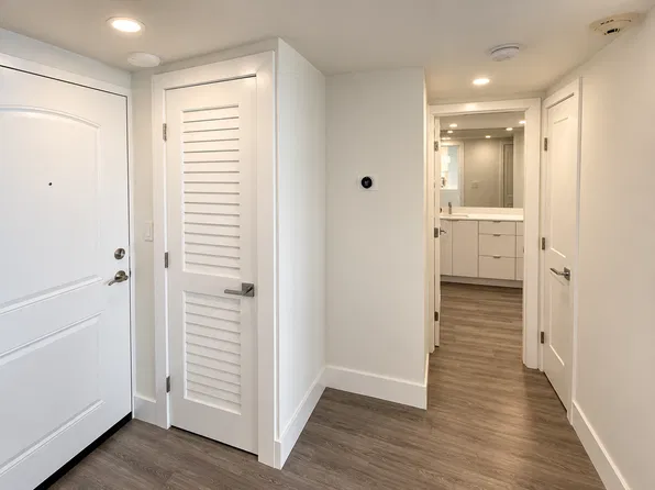 100 Bayview Dr, Sunny Isles Beach, FL