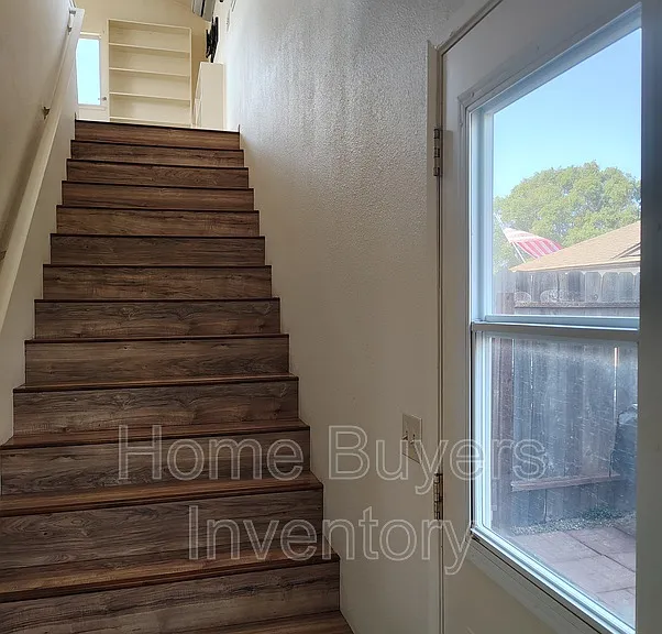 958 Terrace Ave — Photo 2