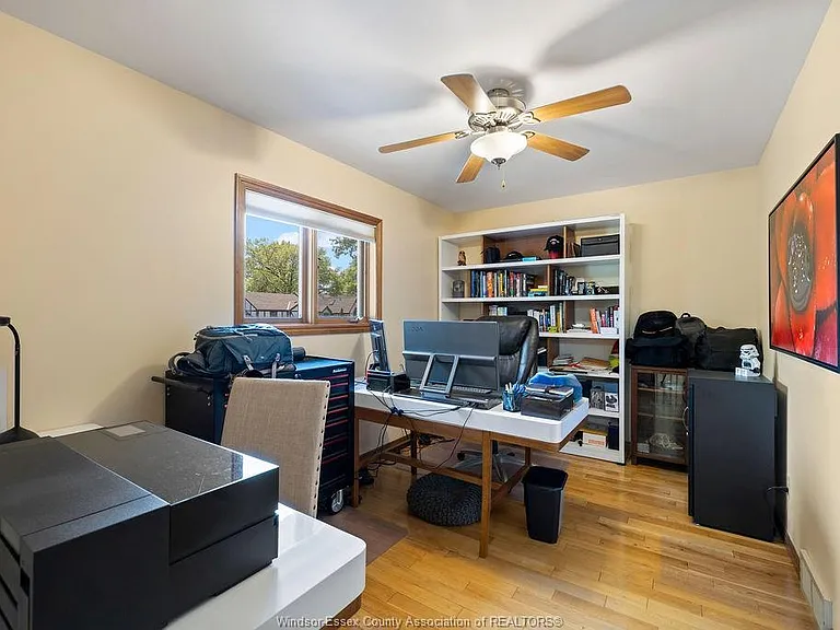 534 Michael Cres — Photo 29