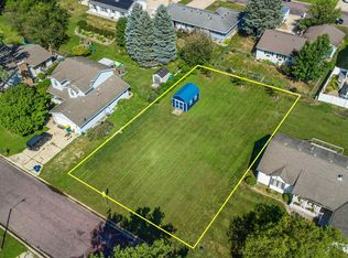 840 27th St, Spirit Lake, IA 51360