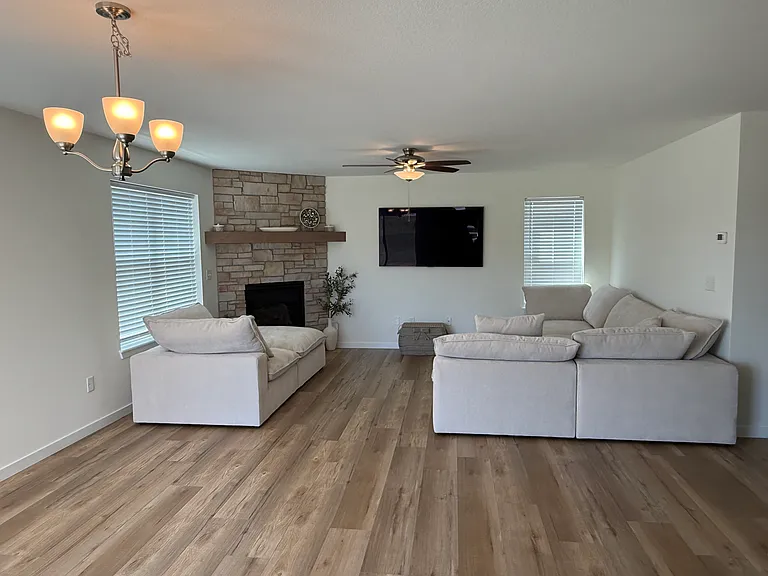 666 E Bluff Cir — Photo 3