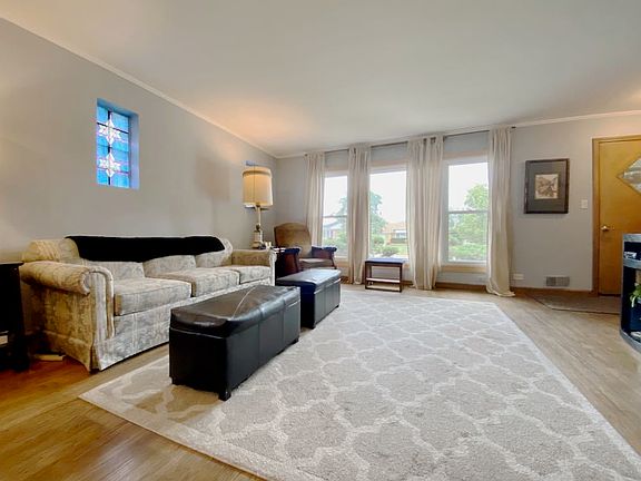 3rd image of 7519 W Palatine Ave