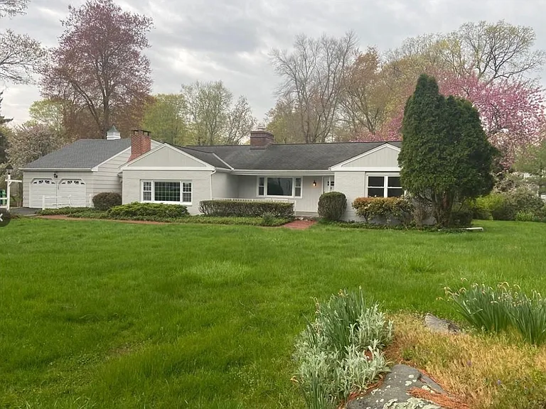 5 Turtleback Ln — Photo 1