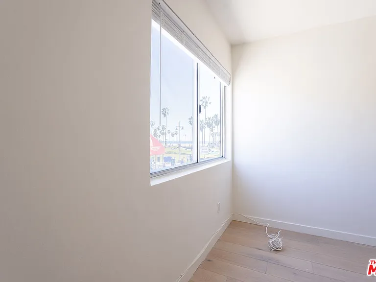 1313 Ocean Front Walk #18 — Photo 3