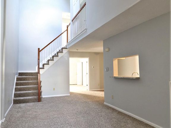 3rd image of 139 Wexford Dr E