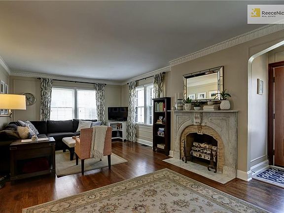 5th image of 605 W 70th Ter