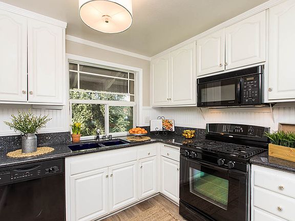 4th image of 31501 Lindero Canyon Rd Unit 12