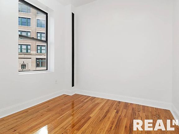 4th image of 160 Waverly Pl APT 8