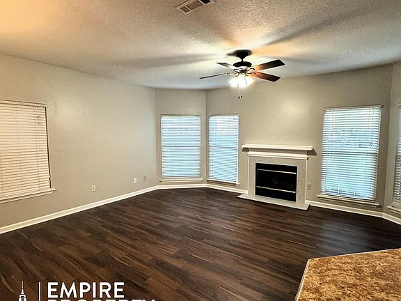 4th image of 243 Waters Edge Ln
