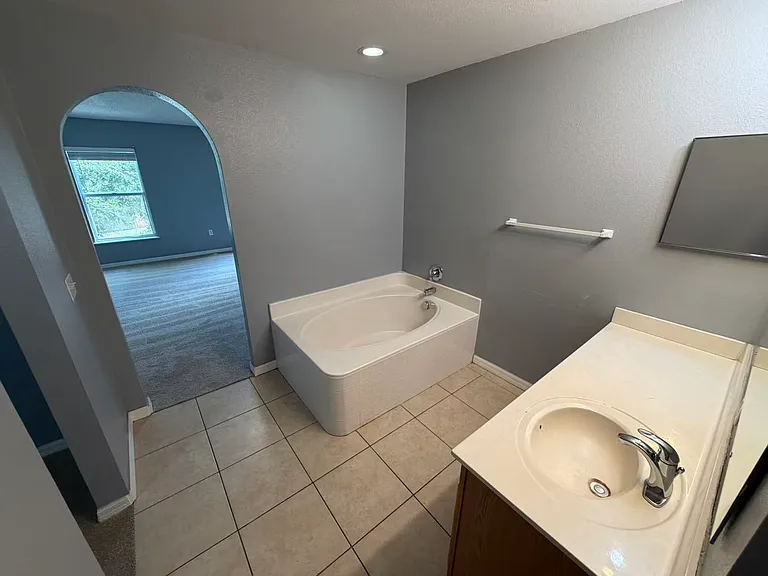 329 Chelmsford Ct — Photo 13
