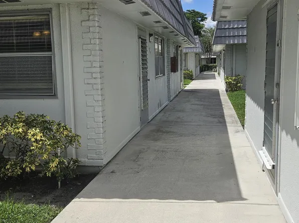 17 Valencia A, Delray Beach, FL 33446