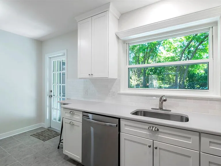 1210 N Donnelly St — Photo 17