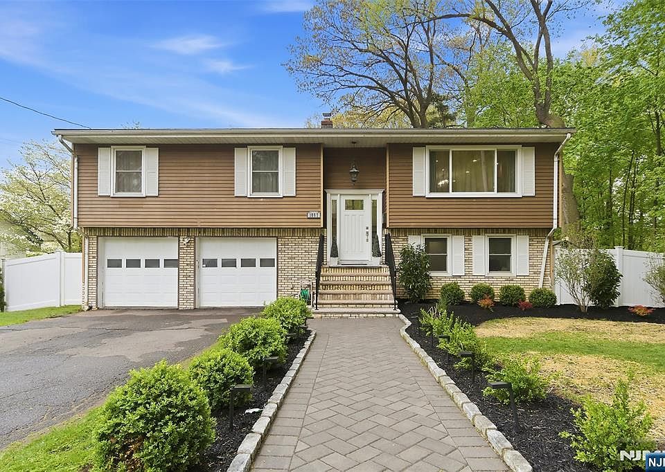 1st image of 1067 Stasia St