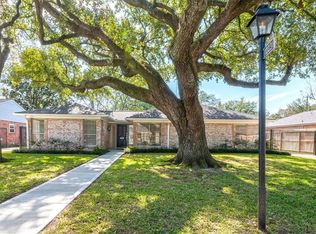 10031 Overbrook Ln, Houston, TX 77042