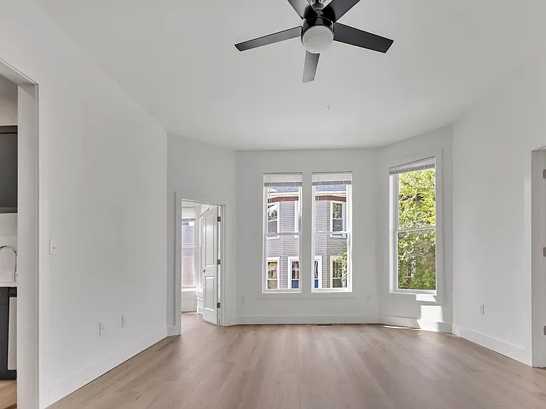 626 N College Ave — Photo 30