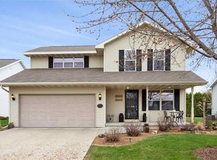 2524 Maple Grove Dr, Neenah, WI 54956