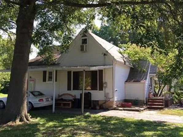 413 E 2nd St, Staunton, IL 62088