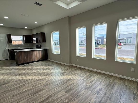5th image of 2309 N 43rd St #4